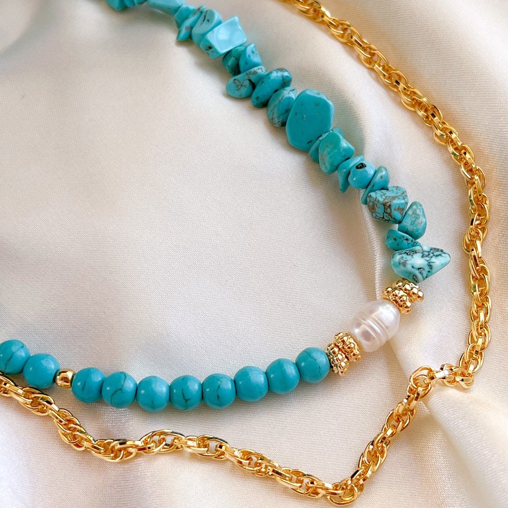 Set of 2 Necklaces: Turquoise 
stones & twist gold chain