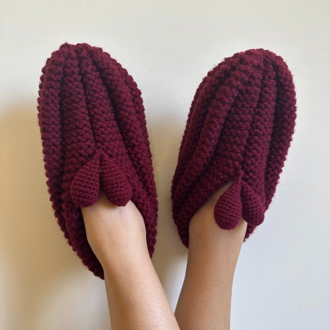 Burgundy Knitted 
Slippers
