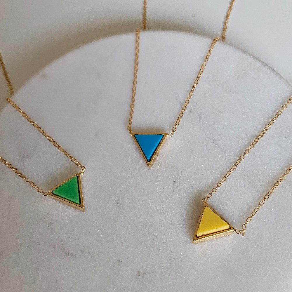 Dainty 
Triangle Necklace