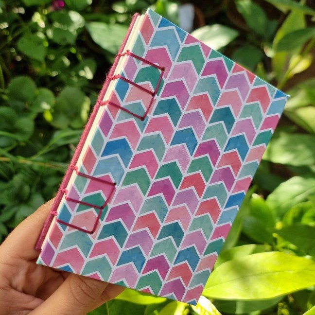 Small journal: magenta 
arrows pattern