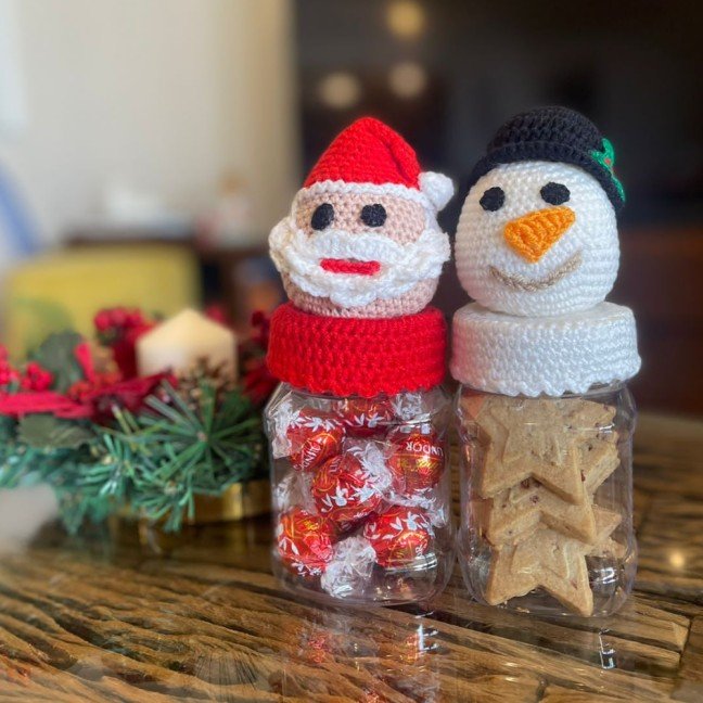 Knitted Christmas 
Cookie Jar