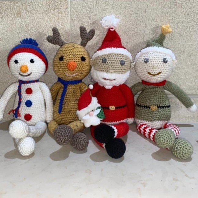 Knitted 
Christmas Doll
