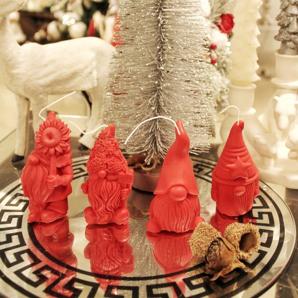 Santa's Little 
Helpers Candles Set