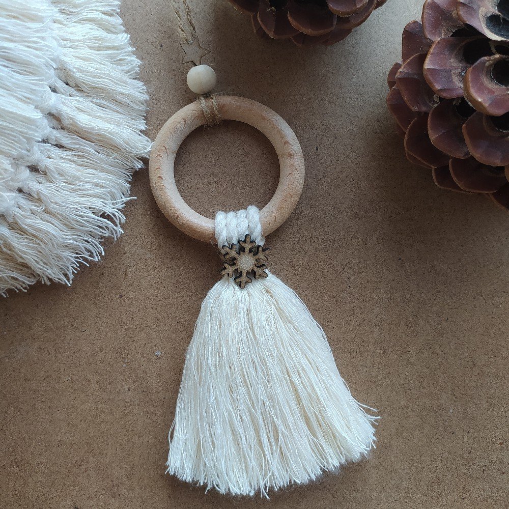 Snowflake 
Macrame Ornament