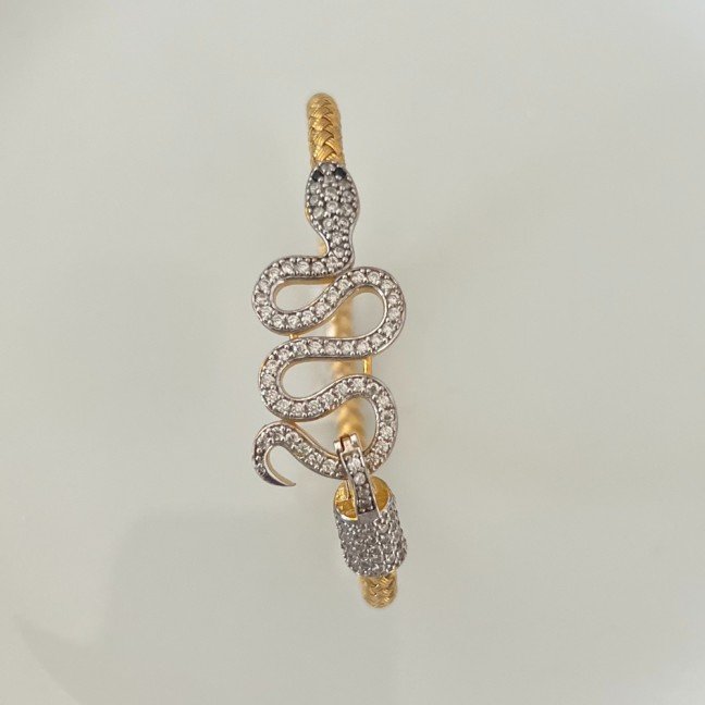 Snake 
Chain Bracelet