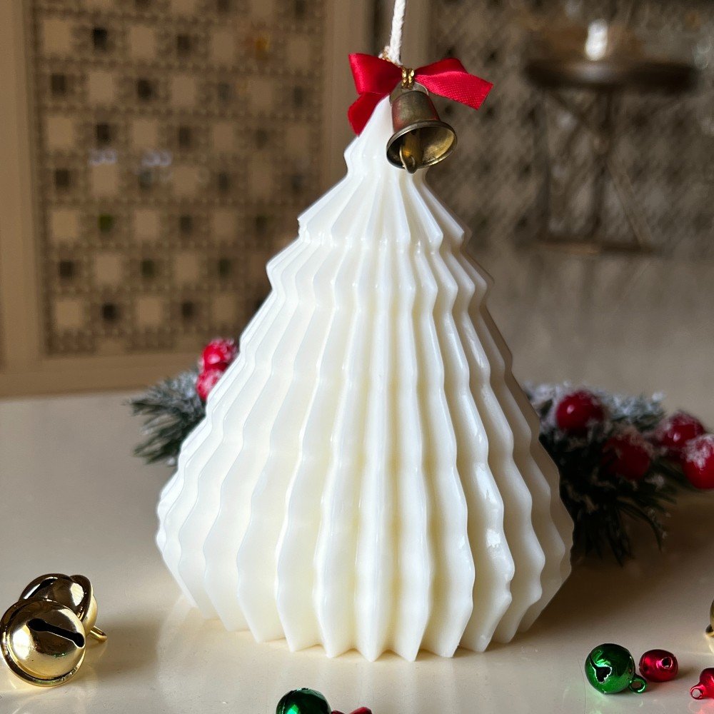 Origami Christmas 
Tree Candle