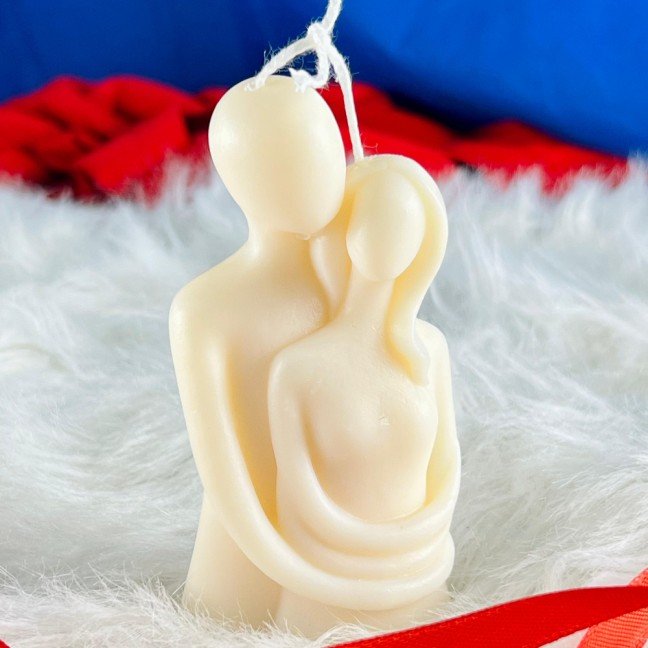 Cuddly Couple 
Molded Candle