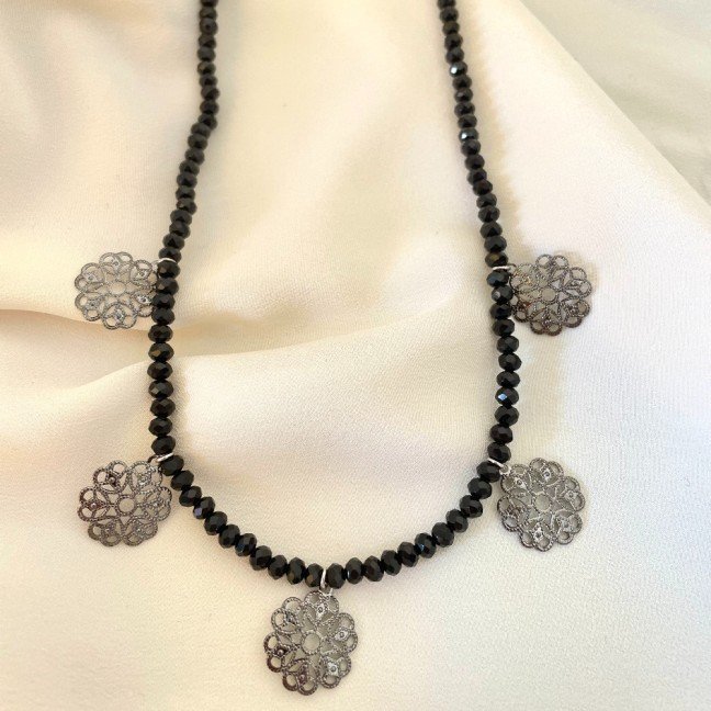 Floral Black 
Beads Necklace