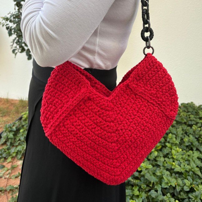 Amorette Red 
Crochet Bag