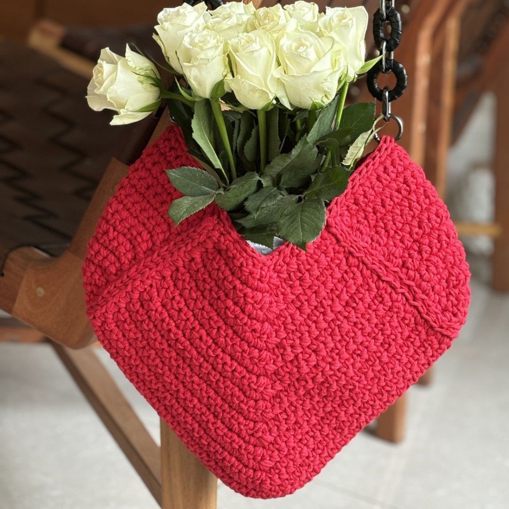 Amorette Red 
Crochet Bag