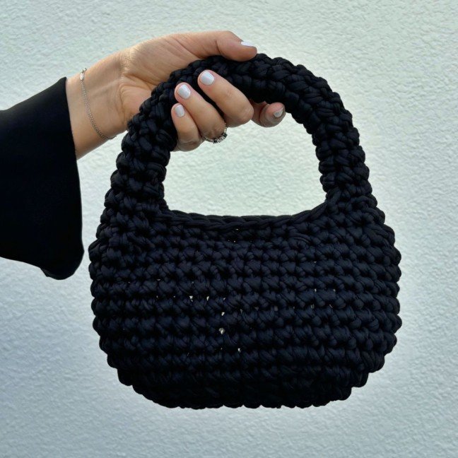 Ivy Black 
Crochet Bag