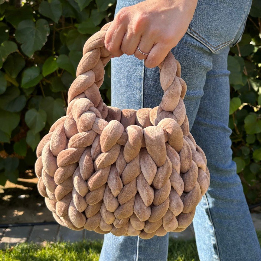 Naya Chunky 
Yarn Crochet Bag