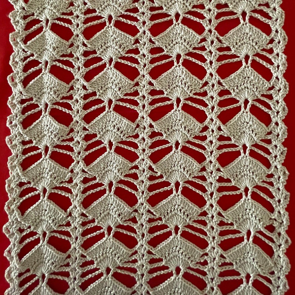 Crochet 
Table Runner