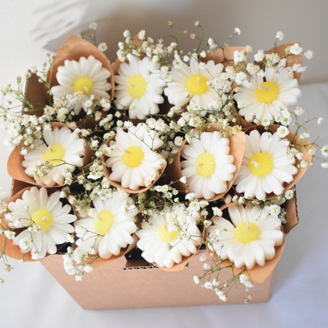 Scented Daisies 
Candle Bouquet