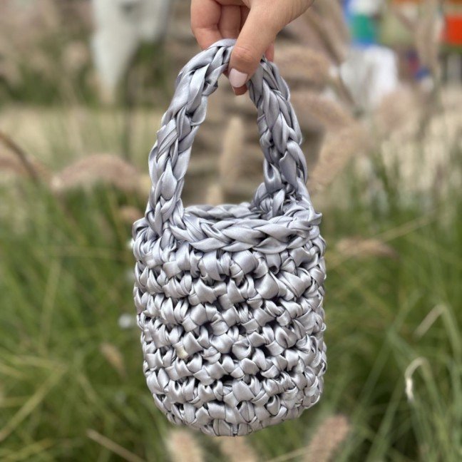Moonlight Ribbon 
Silver Crochet bag