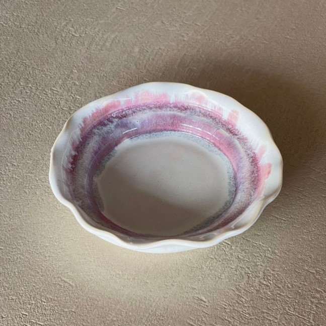 Bowl with 
Wavy Edges