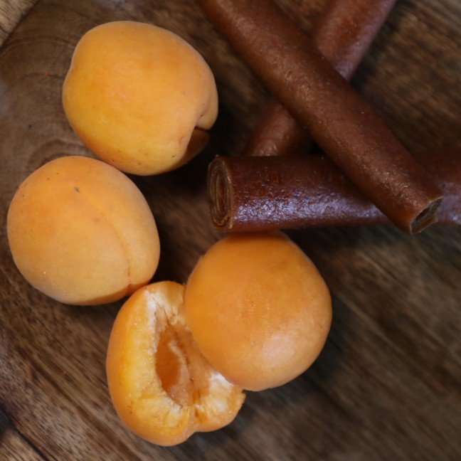 Apricot 
Rolls (100g)