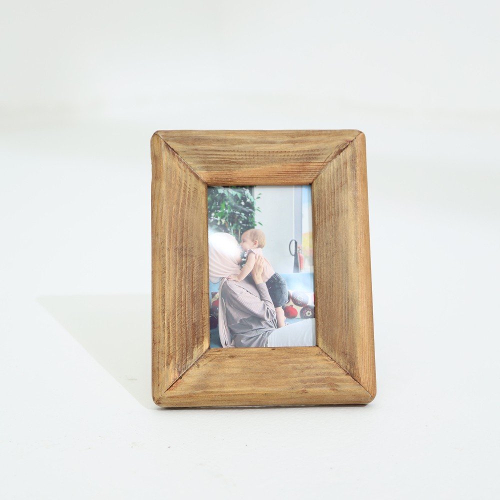 Pinewood 
Photo Frame
