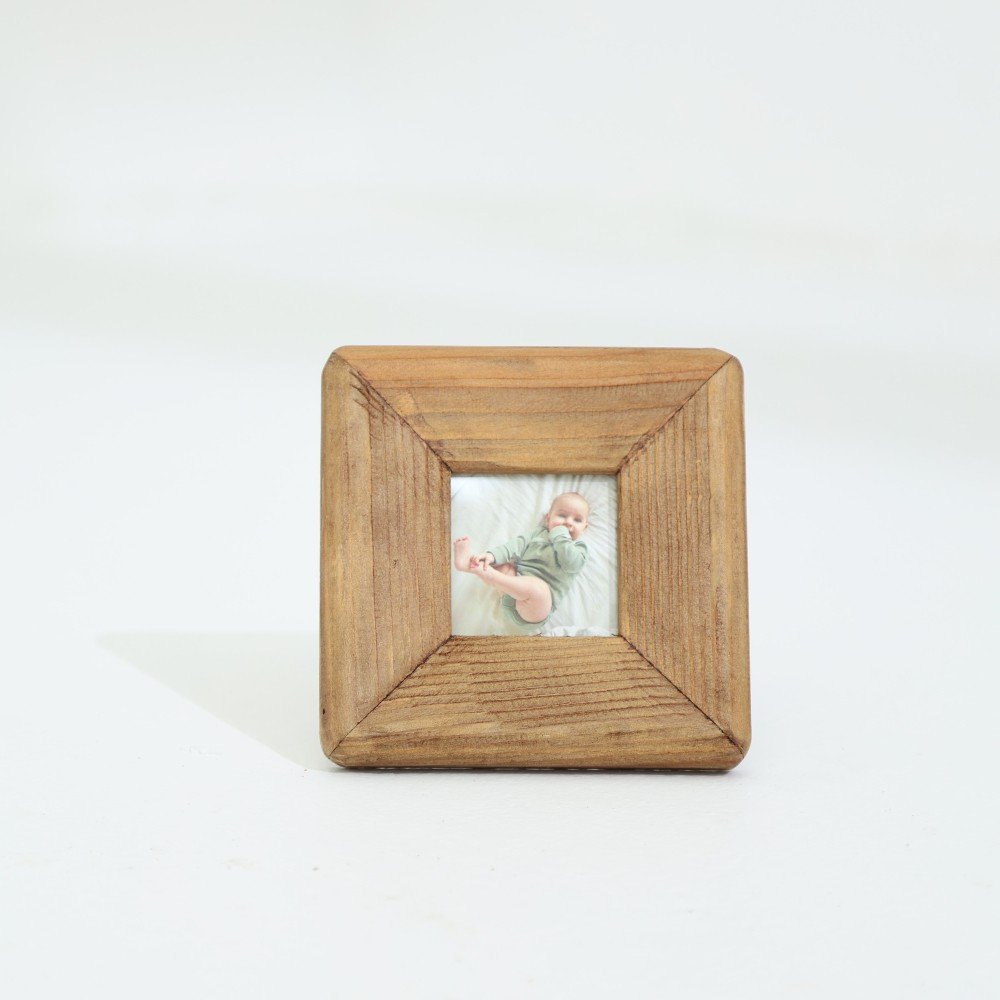 Pinewood 
Photo Frame