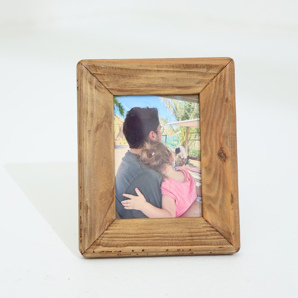 Pinewood 
Photo Frame
