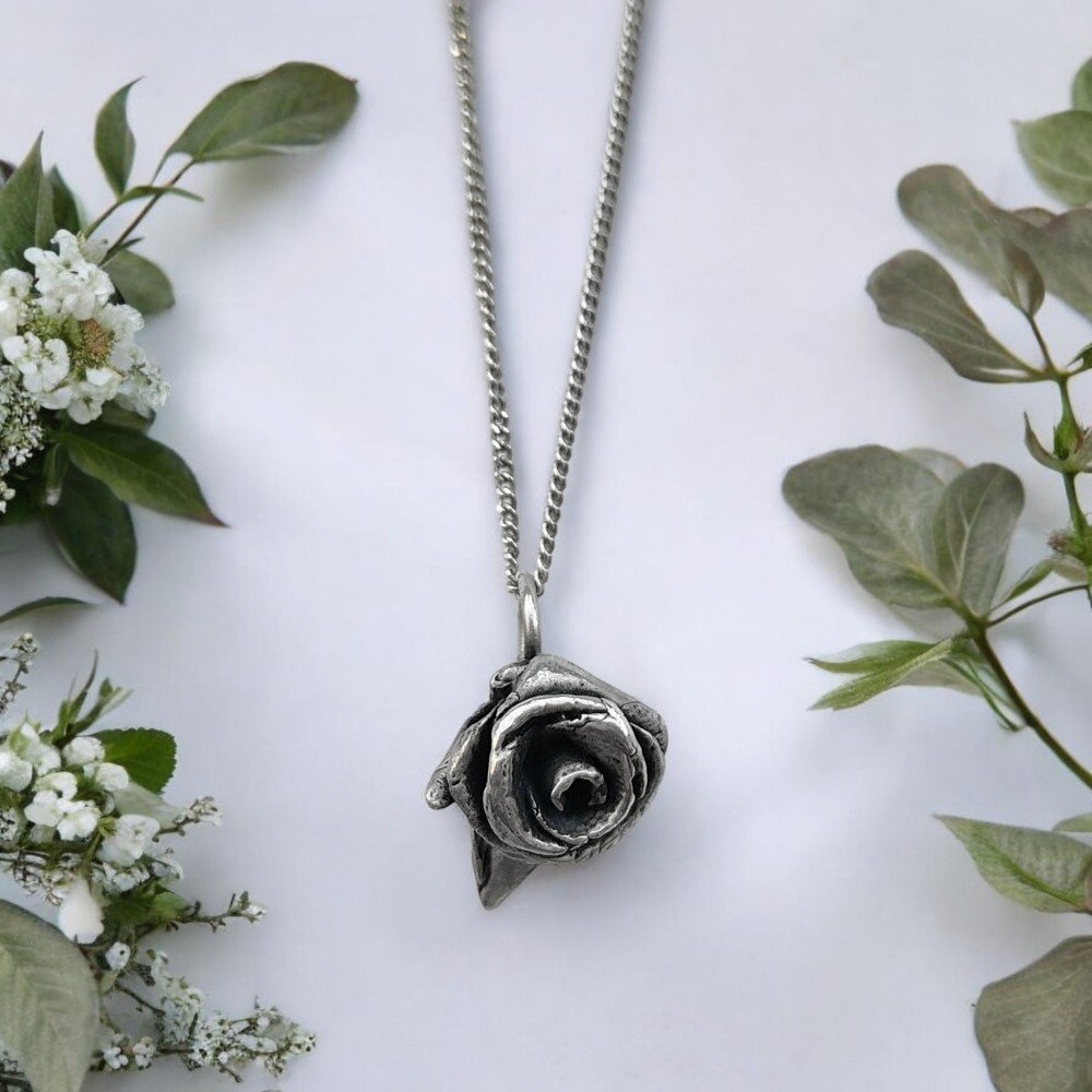 Rose 
Silver Necklace