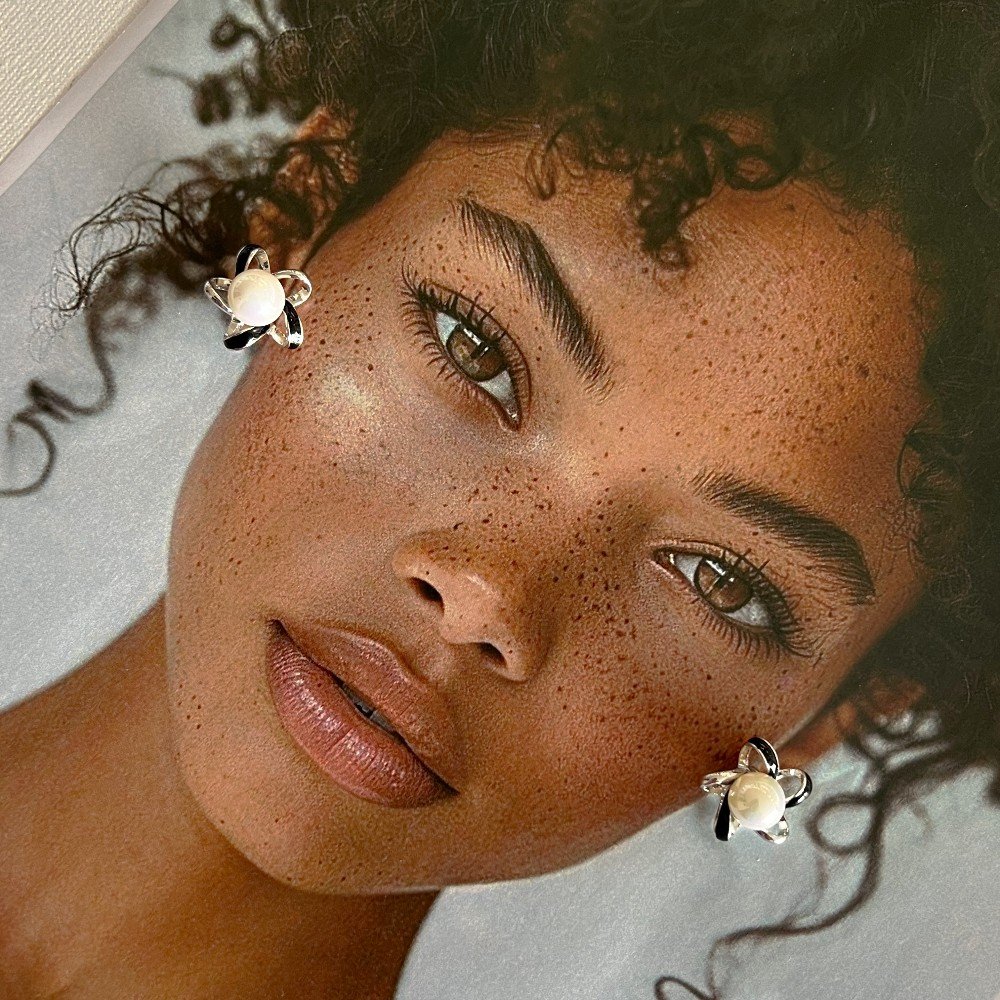 Floral 
Pearl Earrings