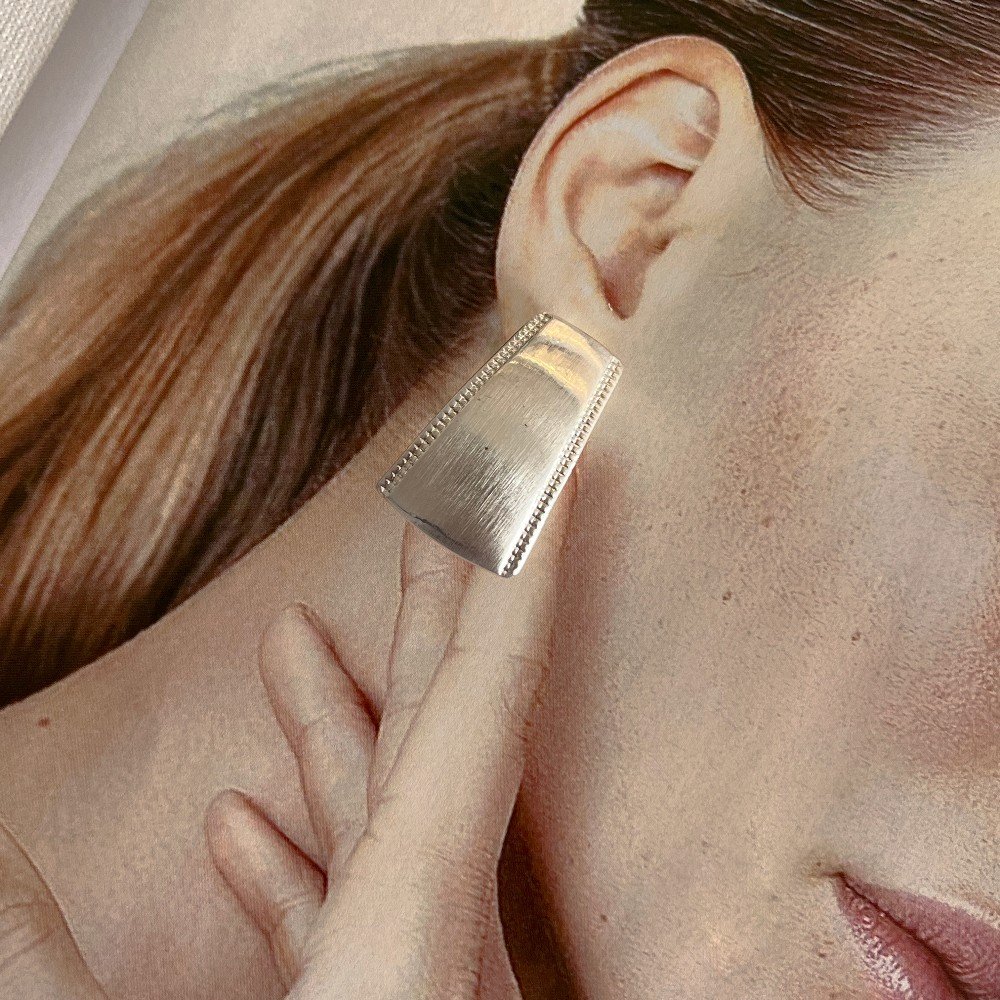 Sleek 
Earrings