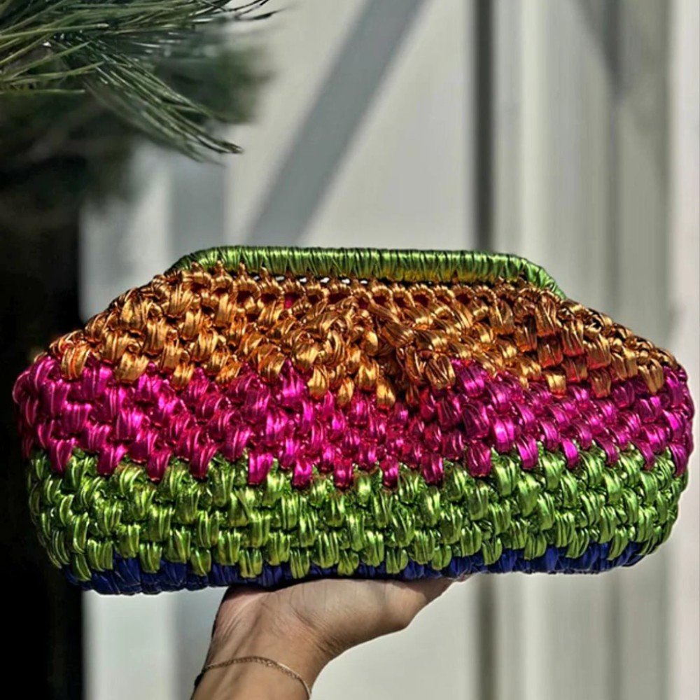 The Quattro 
Crochet Clutch