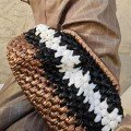 Noor 
Crochet Clutch
