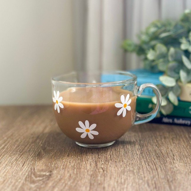 Daisies 
Glass Cup