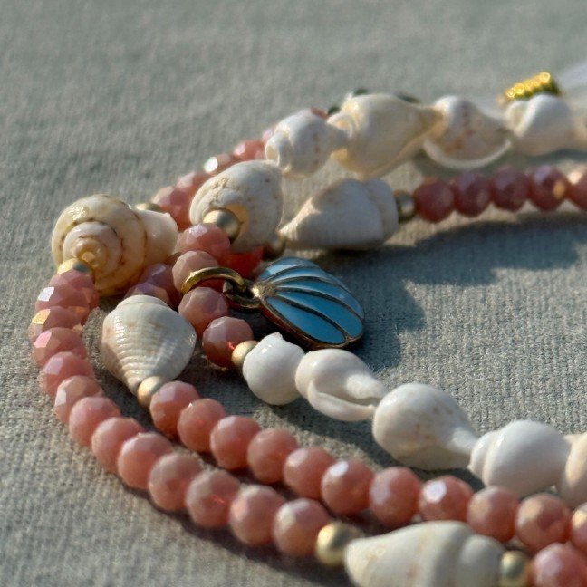 Shell & Crystal 
Sunglasses Chain