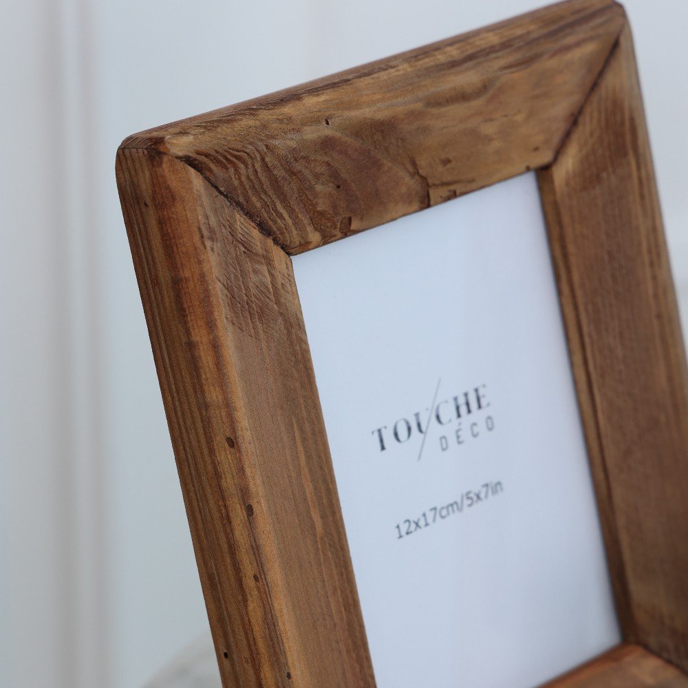 Pinewood 
Photo Frame