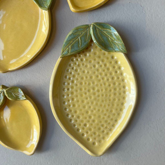 Lemon textured 
ceramic dish