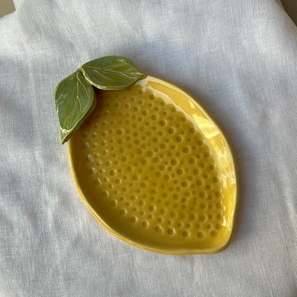 Lemon textured 
ceramic dish