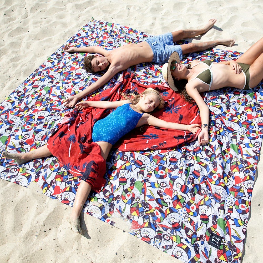 Quick-dry & Wind-Resistant 
Beach Mat: Kindergarden